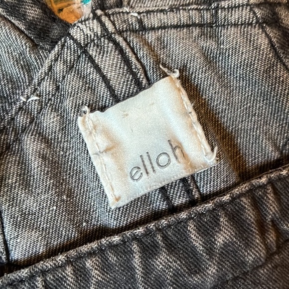 Black jean overalls. Size L and they are from Elloh. - Picture 4 of 4